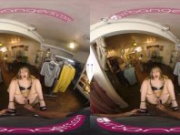 Sexy babe Kimmy Granger se battait à la boutique de vêtements VR